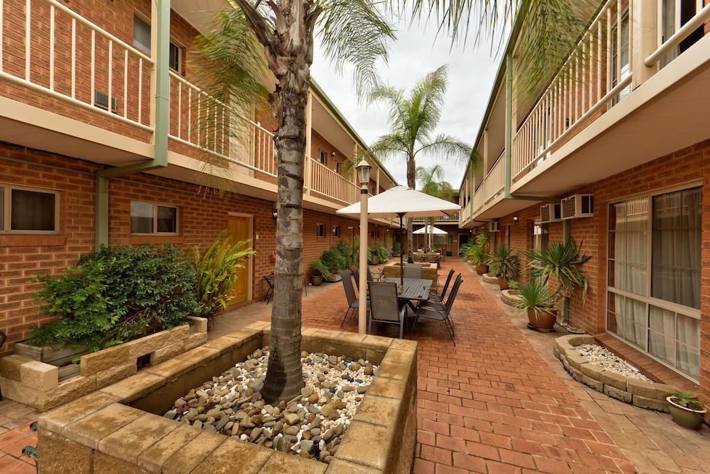 Central Yarrawonga Motor Inn Exteriör bild